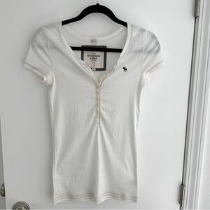 Abercrombie & Fitch Off White Short Sleeve Tee